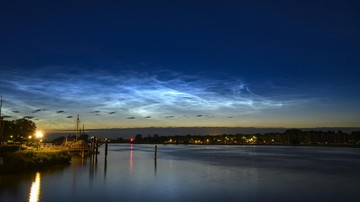Di Balik Kilau Keperakan Langit Utara: Menguak Misteri Awan Noctilucent yang Memukau Dunia